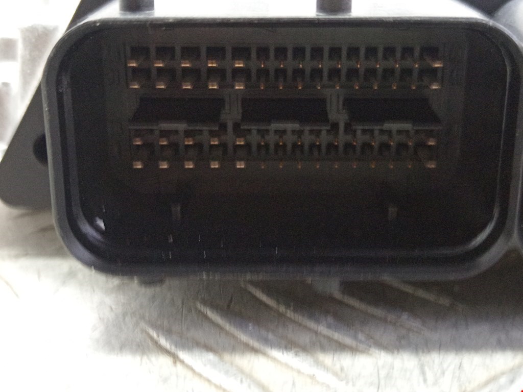 Блок управления двигателя (ЭБУ) AUDI A6 C6 2004-2010