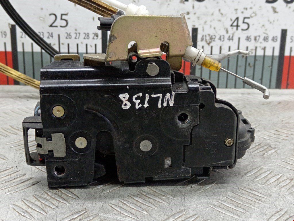 Замок двери задней левой AUDI A6 C5 1997-2004