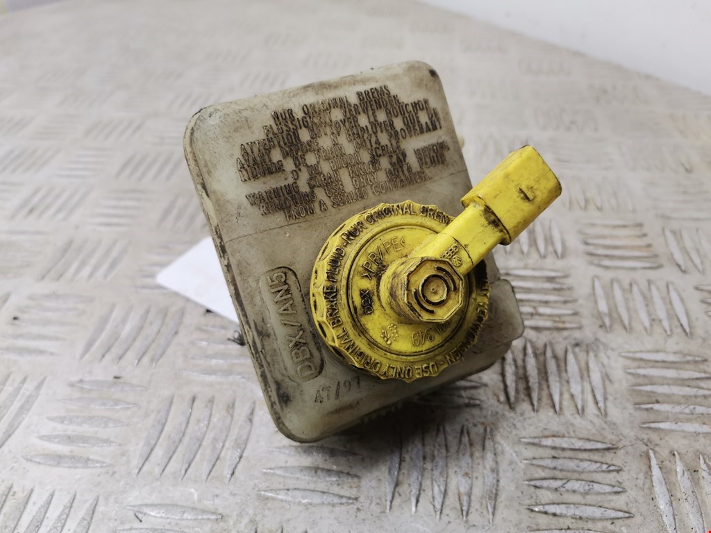 Бачок главного тормозного цилиндра VOLKSWAGEN Golf IV 1997-2003