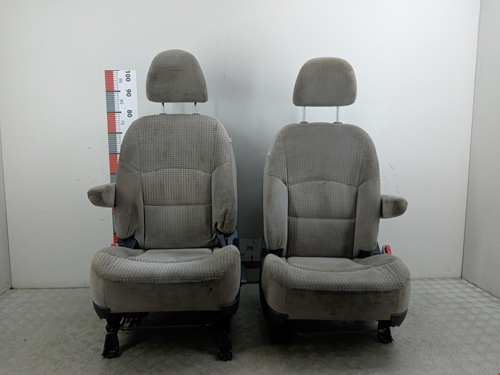 Комплект (К-кт) сидений MITSUBISHI Grandis 2003-2011