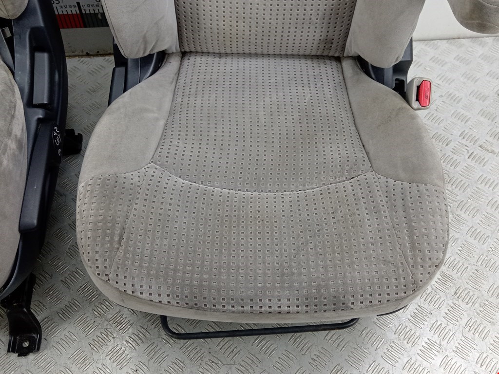 Комплект (К-кт) сидений MITSUBISHI Grandis 2003-2011