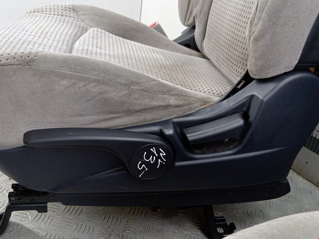 Комплект (К-кт) сидений MITSUBISHI Grandis 2003-2011