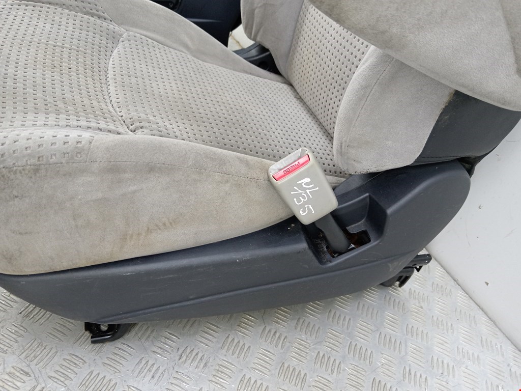 Комплект (К-кт) сидений MITSUBISHI Grandis 2003-2011