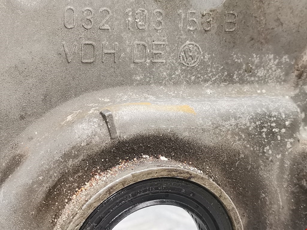 Крышка двигателя передняя VOLKSWAGEN Polo III 1994-2001