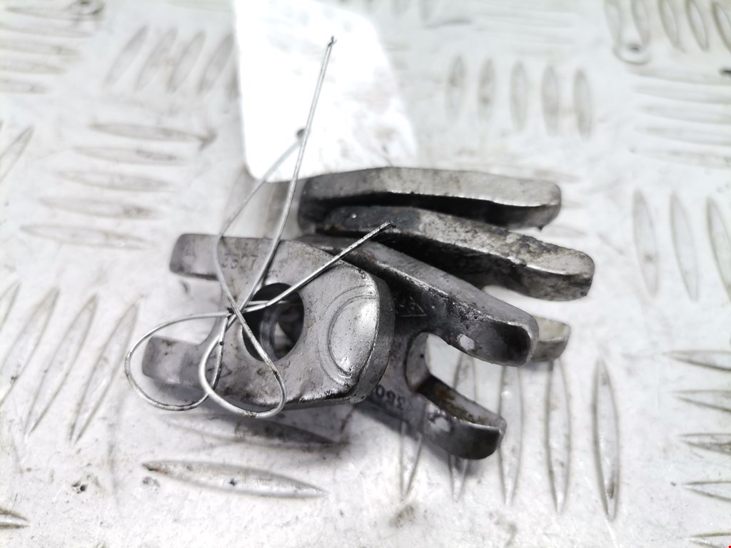 Кронштейн форсунки RENAULT Kangoo 1997-2008