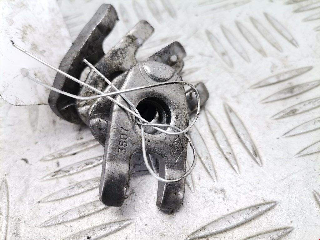 Кронштейн форсунки RENAULT Kangoo 1997-2008