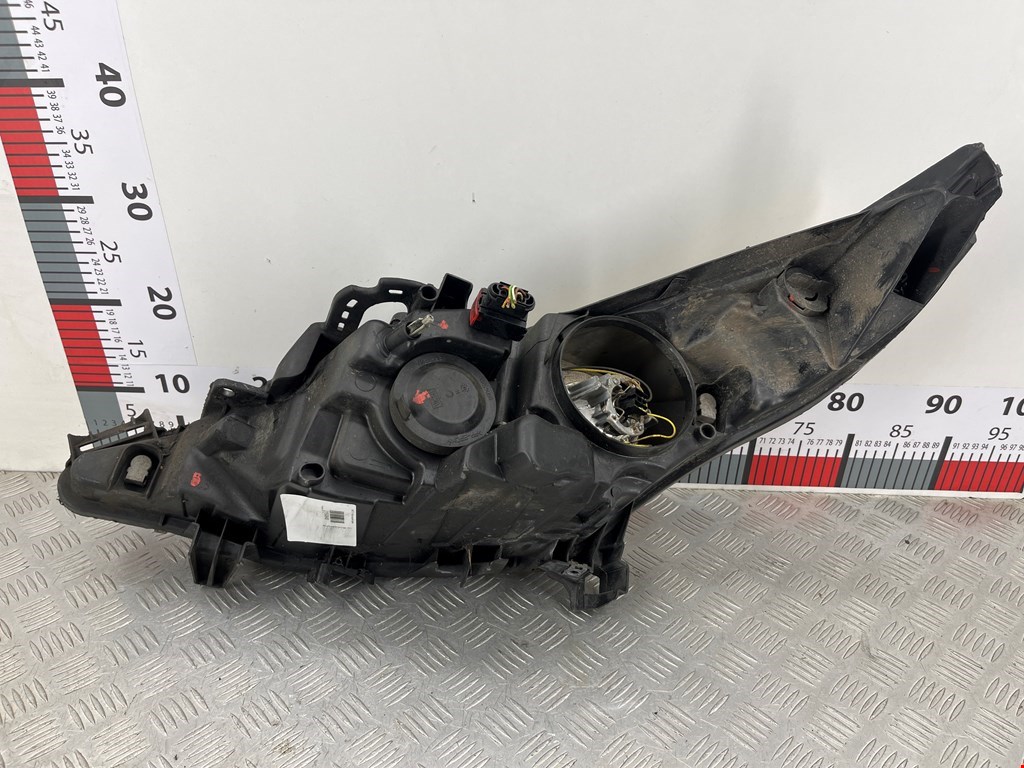 Фара правая PEUGEOT 207 2006-2015