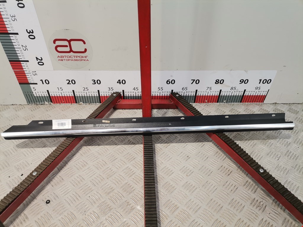 Накладка декоративная (молдинг) стекла двери задней левой Audi A6 C5 (1997-2005)