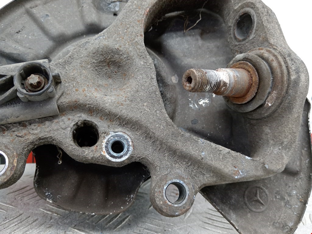 Ступица передняя левая MERCEDES-BENZ S-Class IV W220 1998-2005