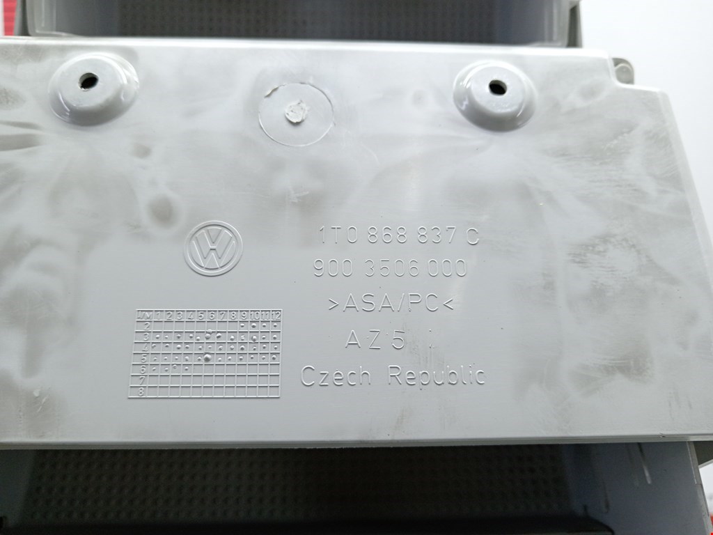 Плафон салонный (салона фонарь) VOLKSWAGEN Touran 2003-2010