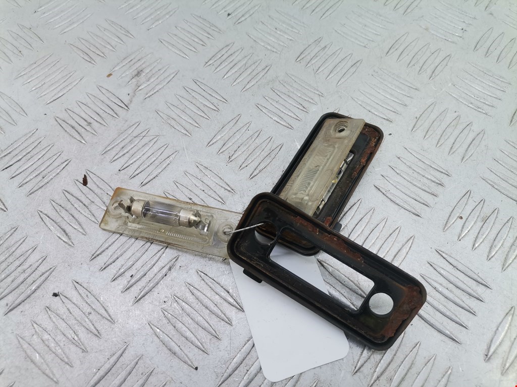 Фонарь подсветки номера VOLKSWAGEN Touran 2003-2010