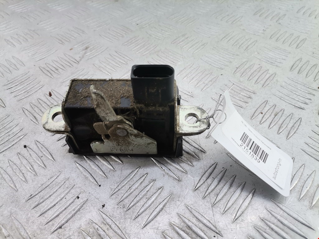 Замок багажника (крышки двери) VOLKSWAGEN Touran 2003-2010