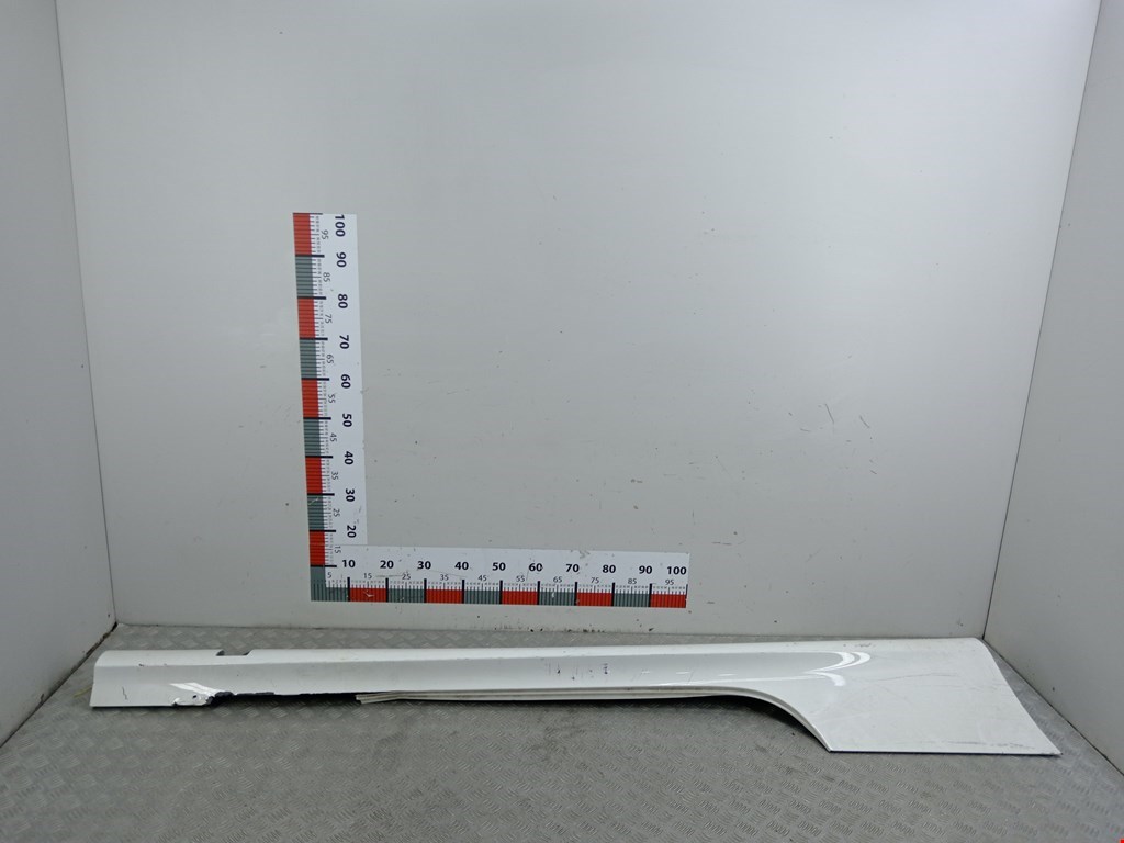 Накладка декоративная на порог правая Mercedes E-Class (W213) (2016-2023)