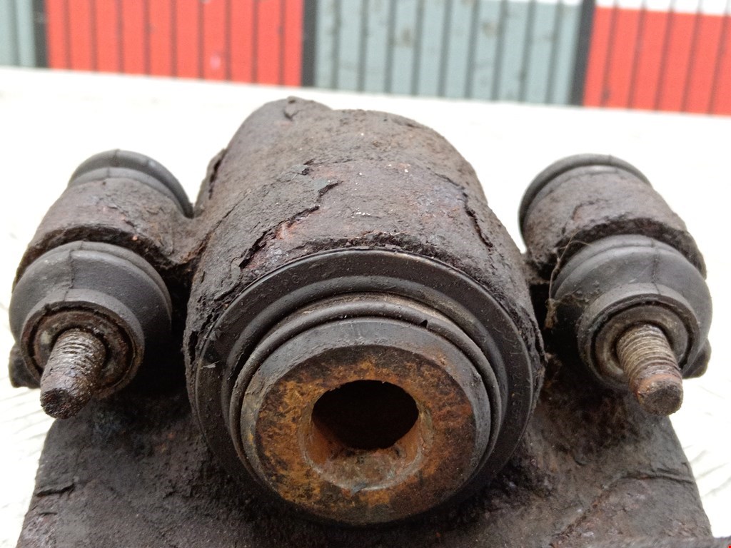 Суппорт задний левый CHRYSLER PT Cruser 2000-2010