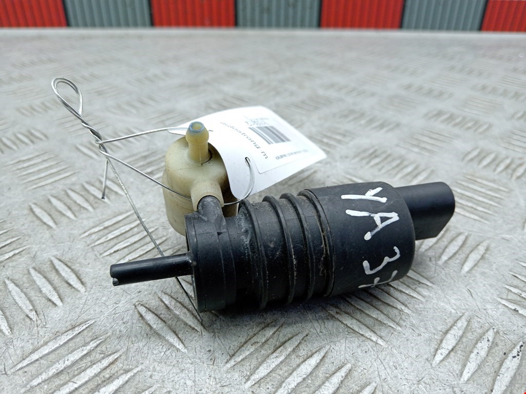 Насос (моторчик) омывателя Volkswagen Golf 4 (1997-2004)