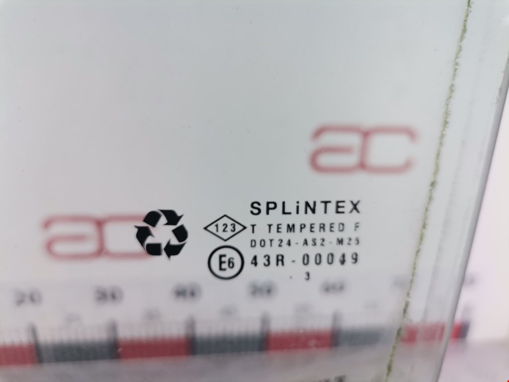 Стекло двери передней левой (форточка) RENAULT Trafic II 2001-2014