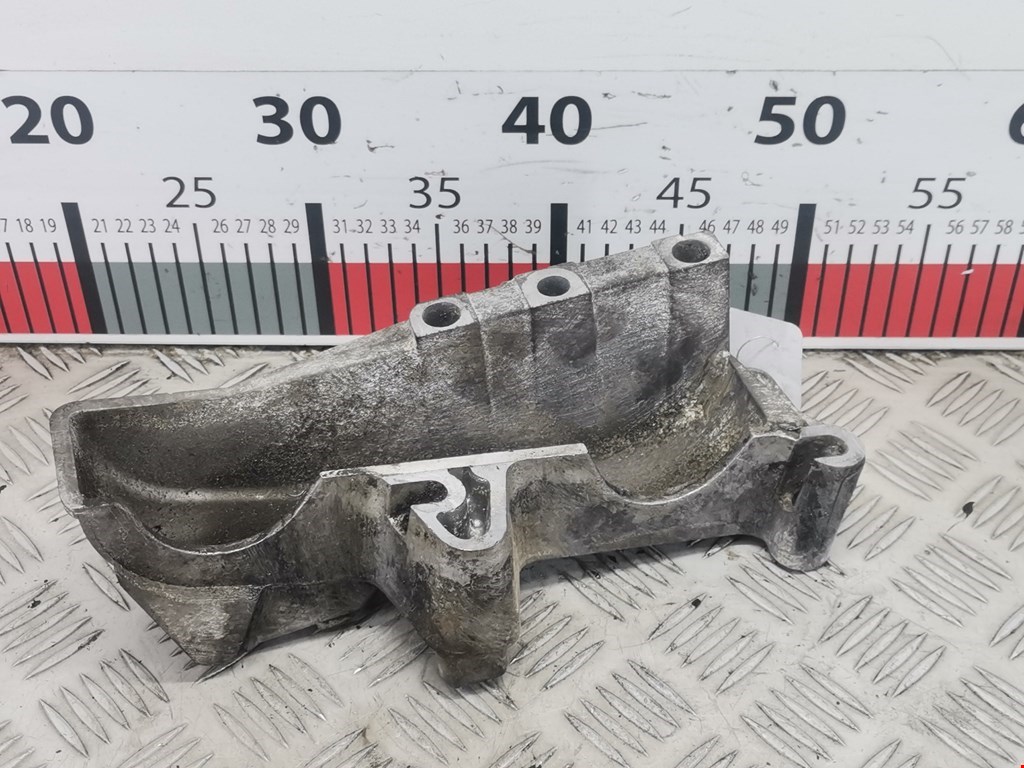 Кронштейн (крепление лапа) двигателя Opel Vivaro A (2001-2014)