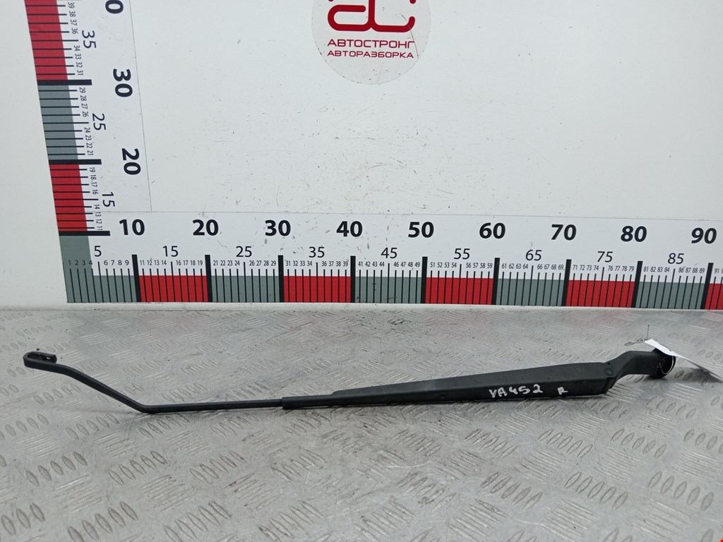 Поводок стеклоочистителя передний правый Mazda Demio 1 DW (1996-2003)