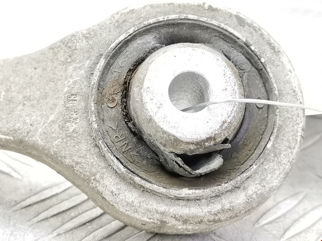 Рычаг передний левый AUDI A6 C6 2004-2010