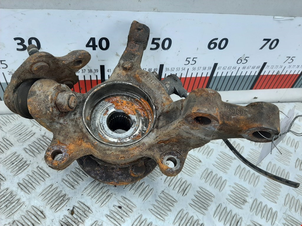 Ступица передняя левая TOYOTA Avensis 2003-2008