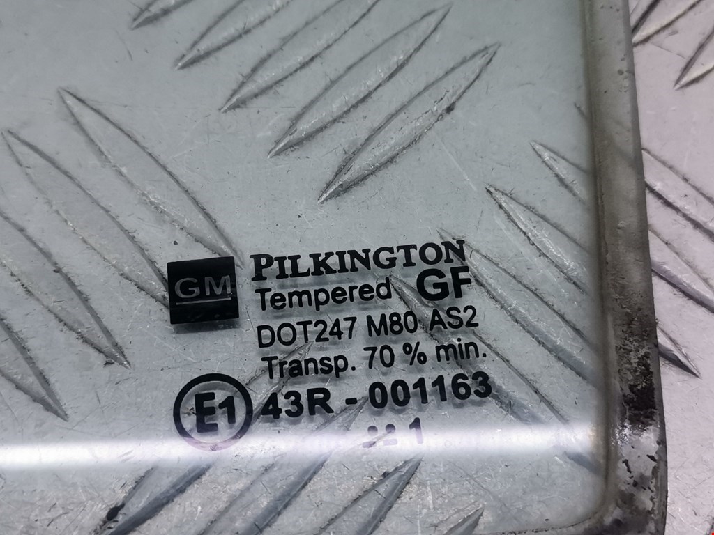 Стекло двери передней левой (форточка) OPEL Agila A 2000-2007