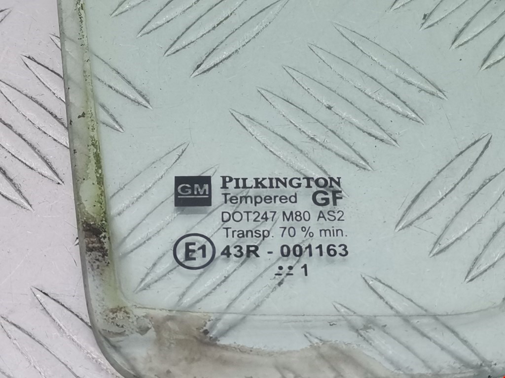 Стекло двери передней правой (форточка) OPEL Agila A 2000-2007