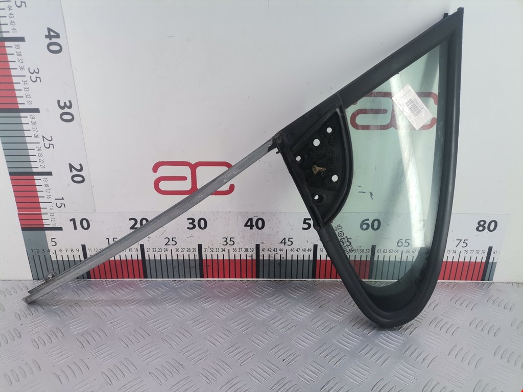 Стекло двери передней правой (форточка) PEUGEOT 307 2001-2008