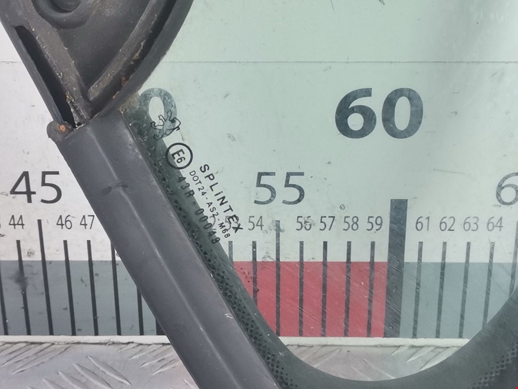 Стекло двери передней правой (форточка) PEUGEOT 307 2001-2008