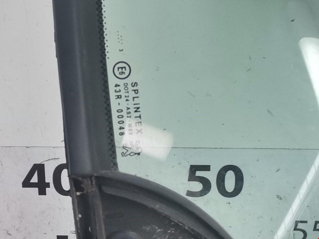 Стекло двери передней левой (форточка) PEUGEOT 307 2001-2008