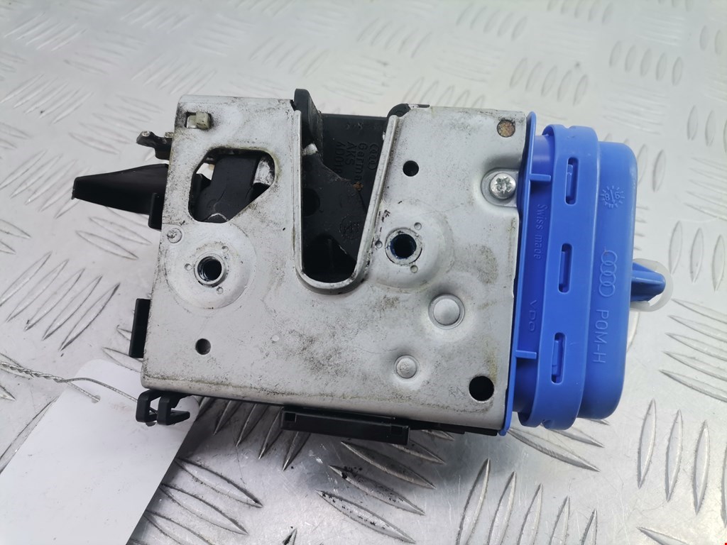 Замок двери задней правой AUDI A4 B5 1995-2001