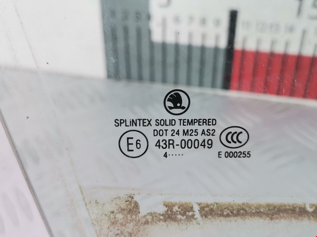 Стекло двери переднее правое SKODA Octavia A4 1U- 1997-2010