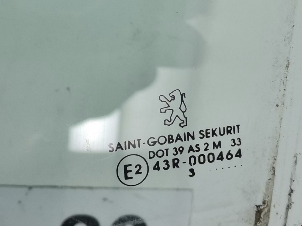 Стекло двери переднее левое PEUGEOT 307 2001-2008