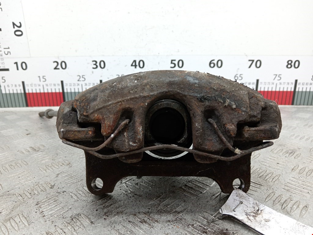 Суппорт передний правый VOLKSWAGEN Passat B6 2005-2011