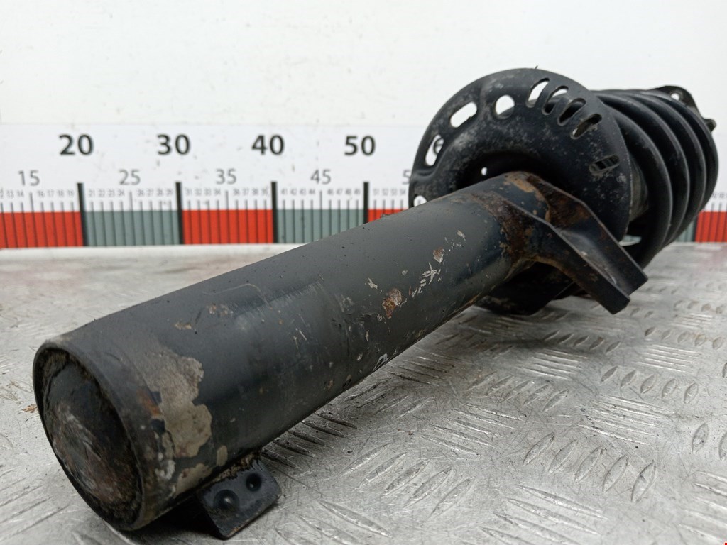 Амортизатор передний правый VOLKSWAGEN Passat B6 2005-2011