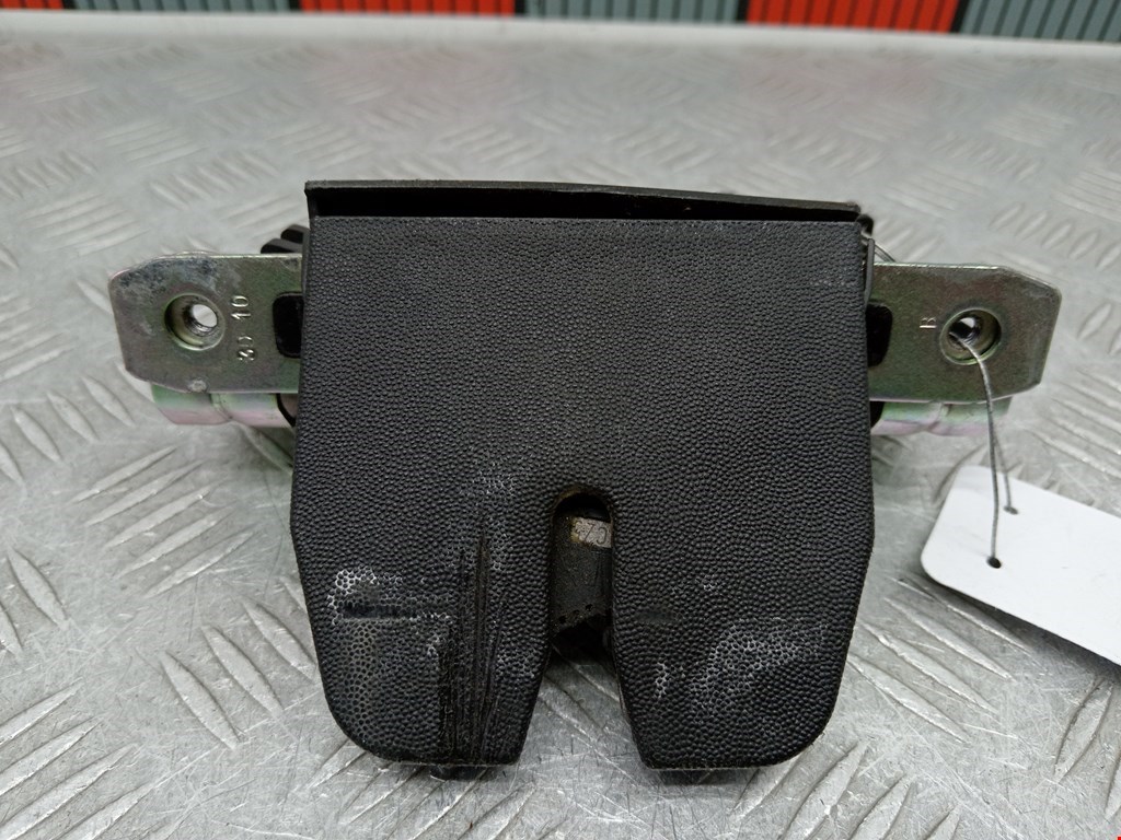 Замок багажника (крышки двери) OPEL Zafira B 2005-2012