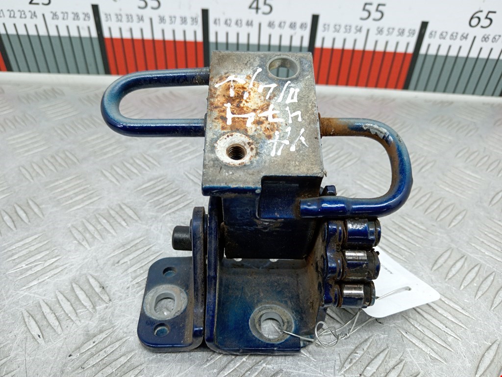 Петля двери передней левой Audi A6 C5 (1997-2005)