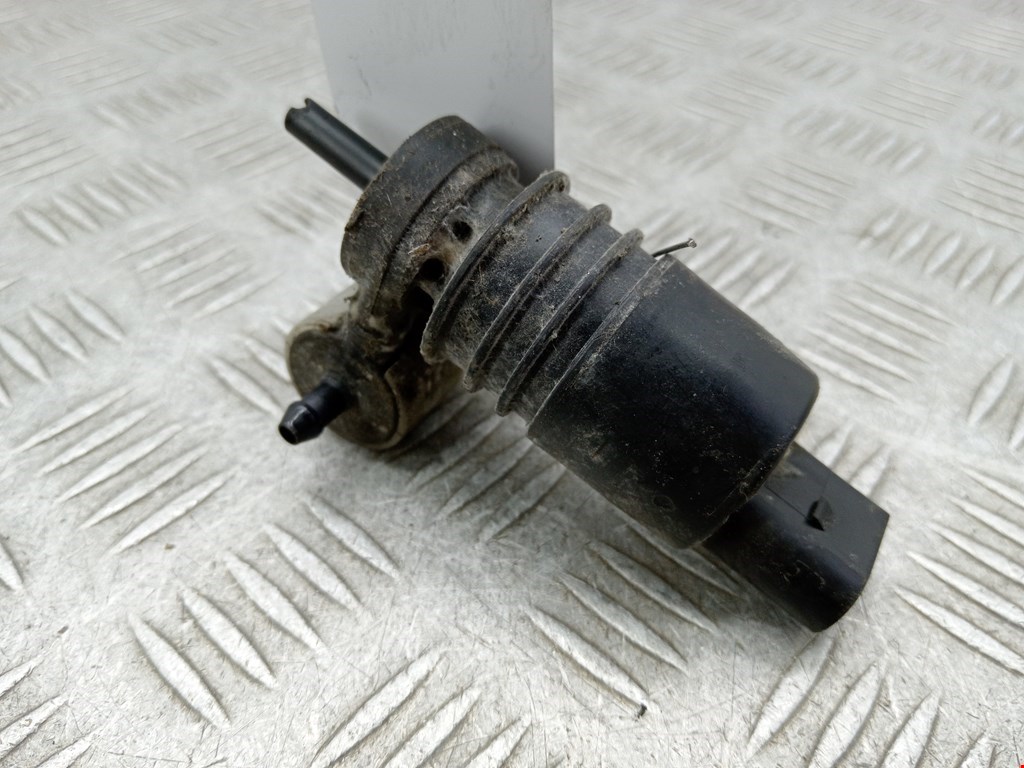 Насос (моторчик) омывателя Audi A6 C5 (1997-2005)