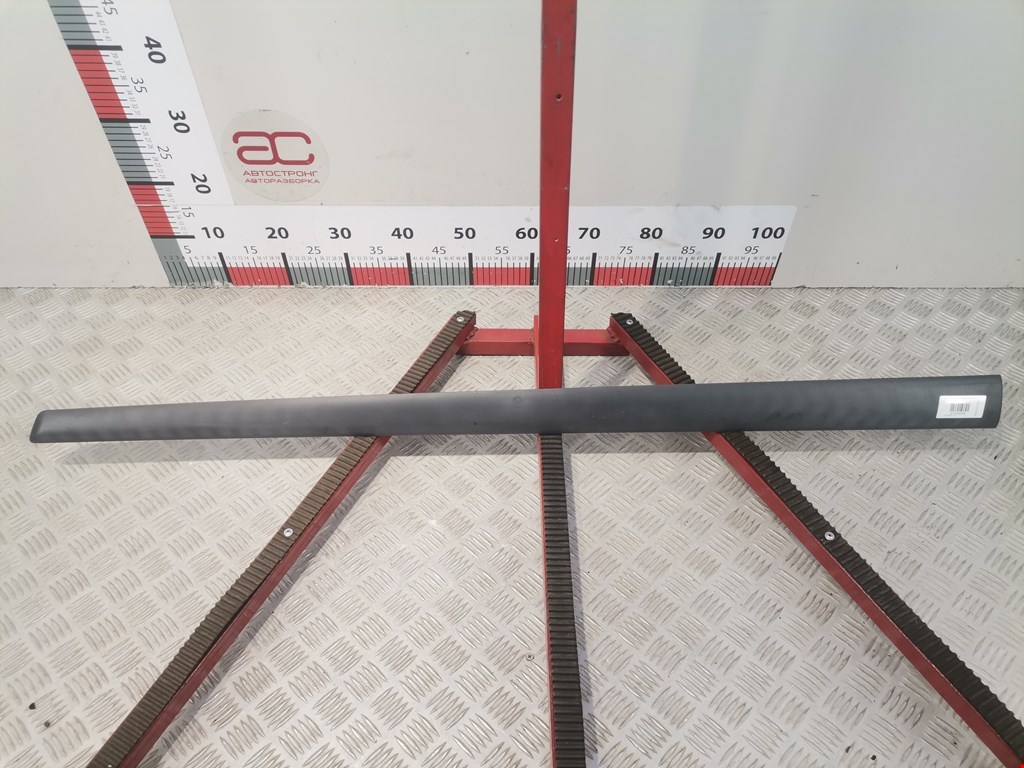 Накладка декоративная (молдинг) двери передней правой Ford Fiesta 5 (2002-2008)