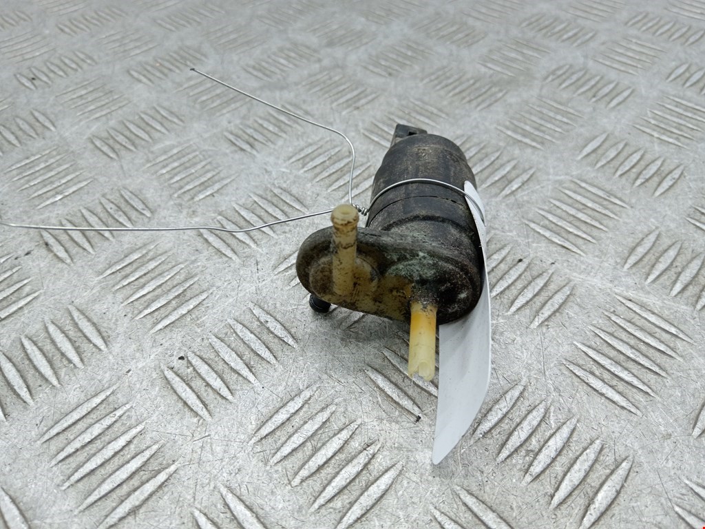 Насос (моторчик) омывателя Nissan Micra K12 (2002-2010)