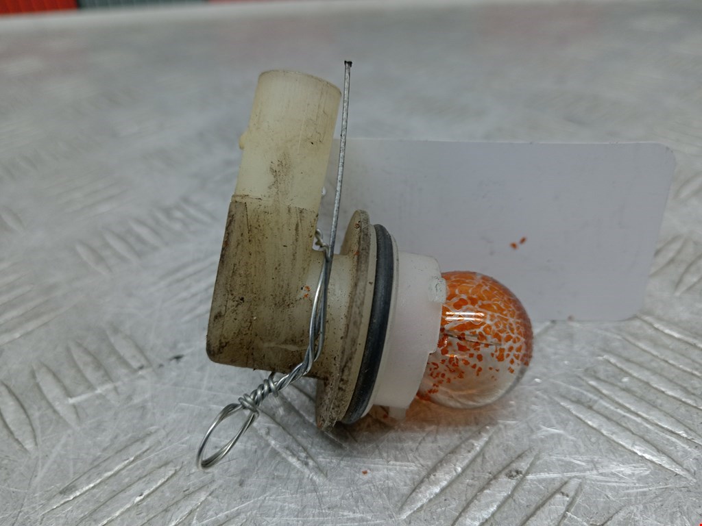 Патрон лампы указателя поворота Audi A3 8L (1996-2003)