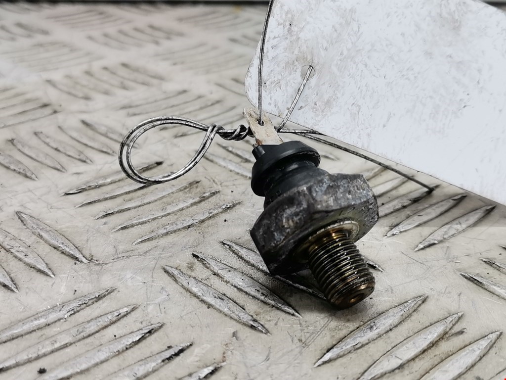 Датчик давления масла VOLKSWAGEN Golf IV 1997-2003