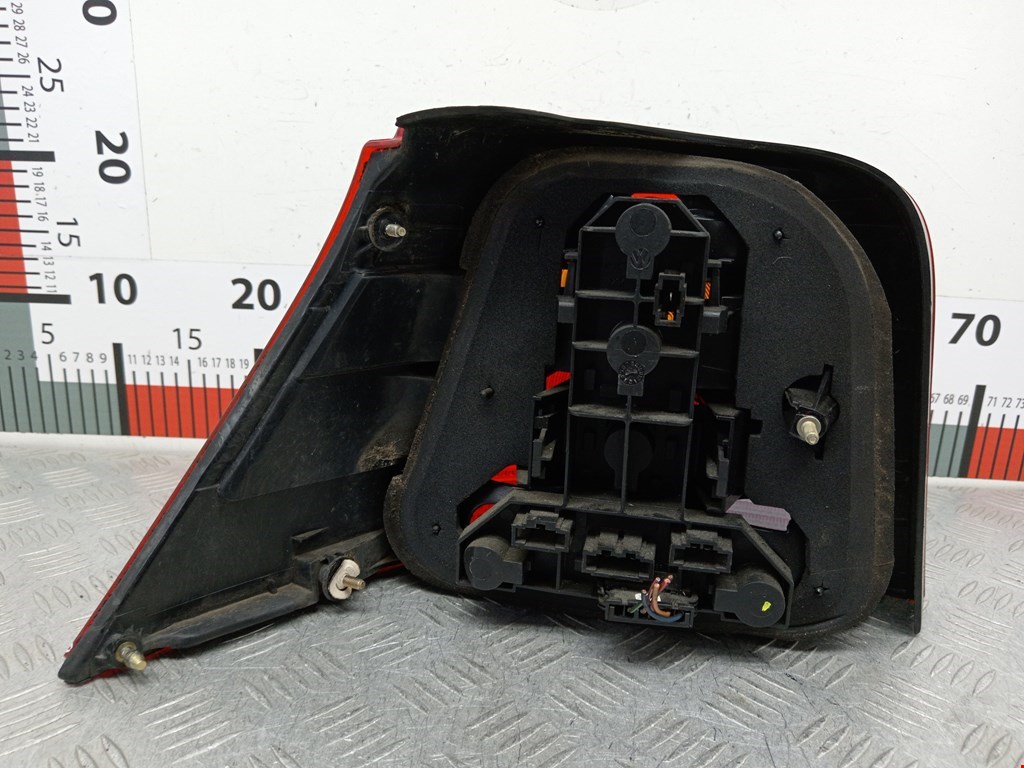 Фонарь задний правый VOLKSWAGEN Golf IV 1997-2003