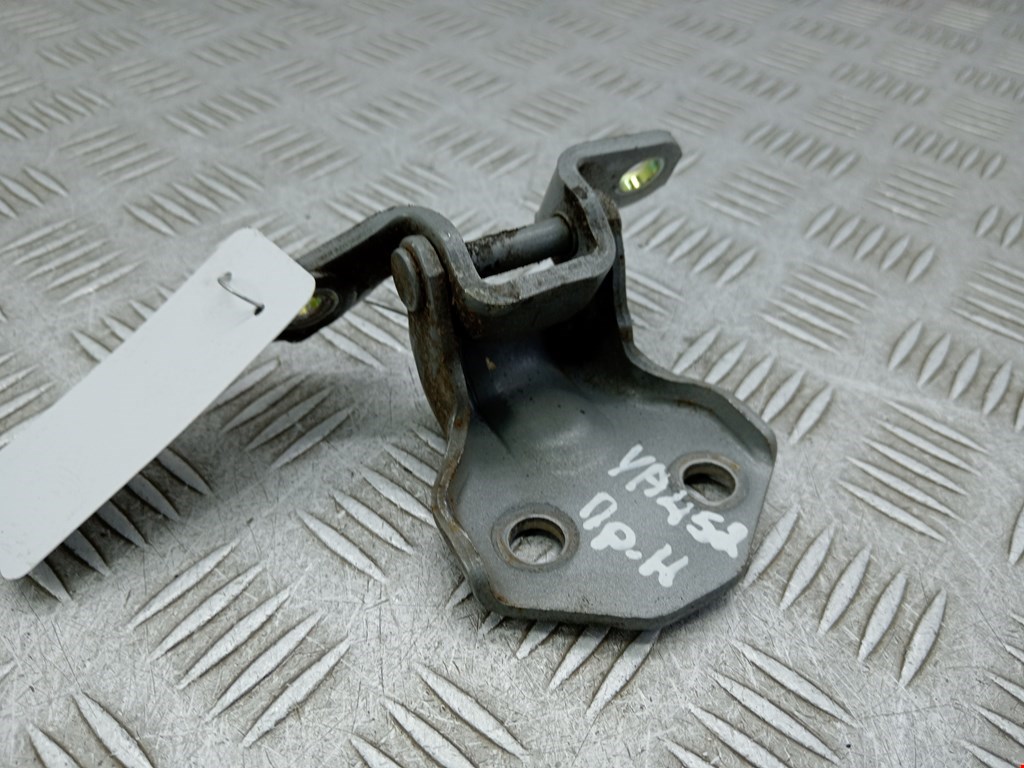 Петля двери передней правой Mazda Demio 1 DW (1996-2003)