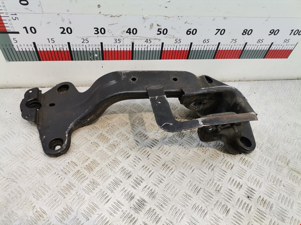 Кронштейн (крепление лапа траверса) кпп BMW X5 (E53) (1999-2006)