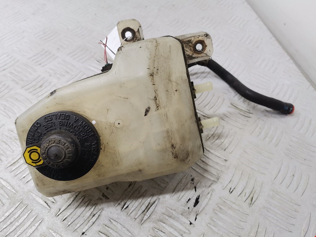 Бачок главного тормозного цилиндра TOYOTA Prius II XW20 2003-2012