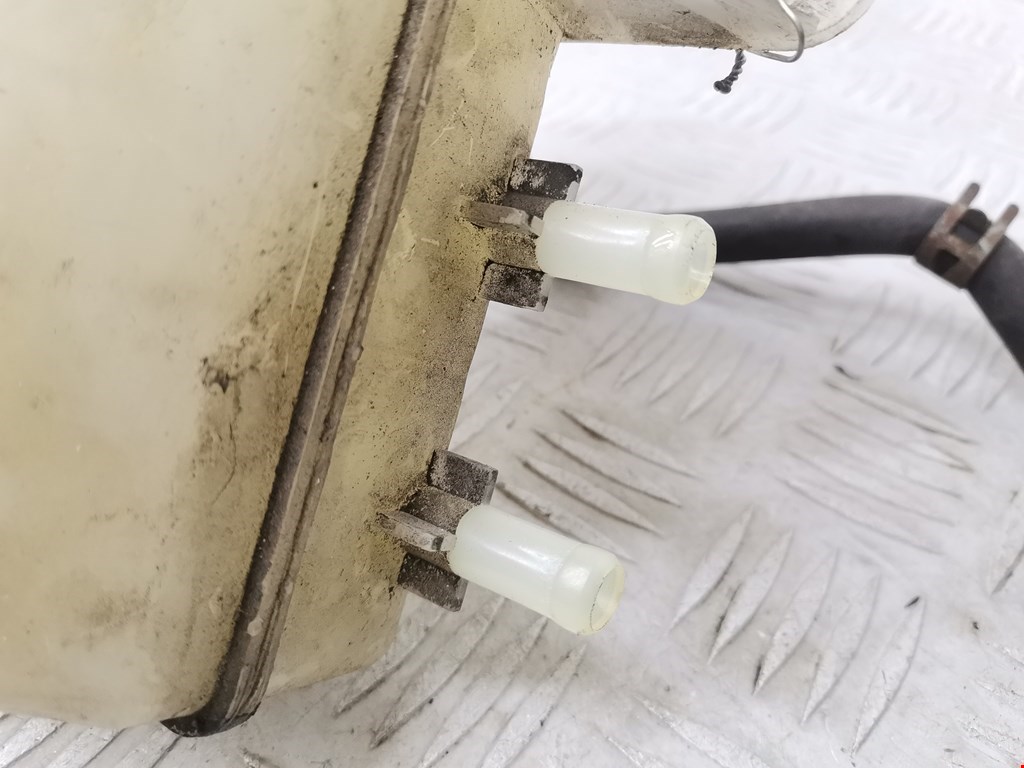 Бачок главного тормозного цилиндра TOYOTA Prius II XW20 2003-2012