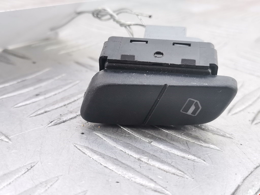 Кнопка стеклоподъемника Volkswagen Polo 4 (2001-2009)