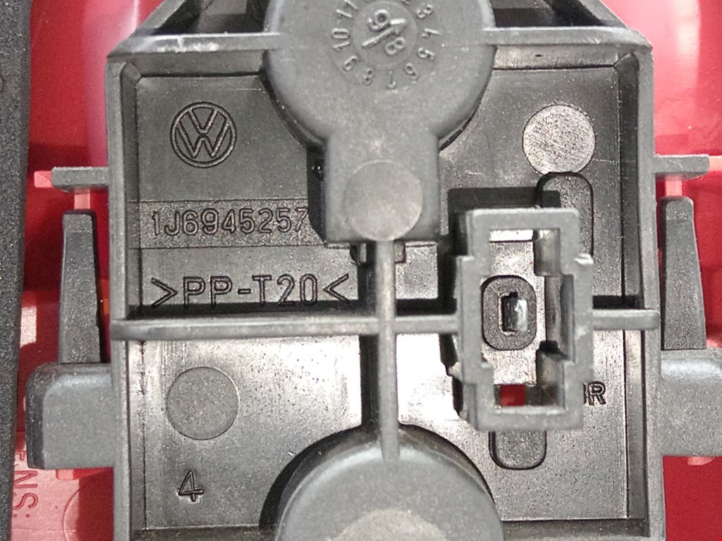 Фонарь задний правый VOLKSWAGEN Golf IV 1997-2003