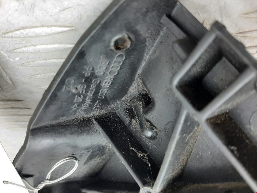 Кронштейн заднего бампера левый правый AUDI A4 B6 2001-2005