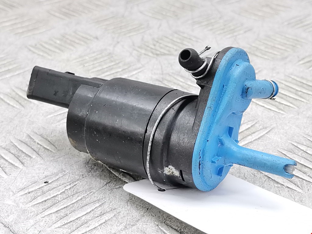 Насос (моторчик) омывателя Volkswagen Golf 4 (1997-2004)